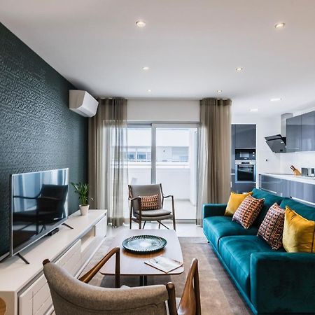 Coolhouses Lagos, 2 Bed Stylish City Flat, Rooftop Shared Pool, Clayheart المظهر الخارجي الصورة