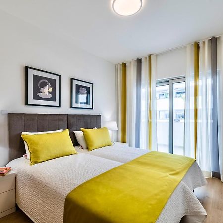Coolhouses Lagos, 2 Bed Stylish City Flat, Rooftop Shared Pool, Clayheart المظهر الخارجي الصورة