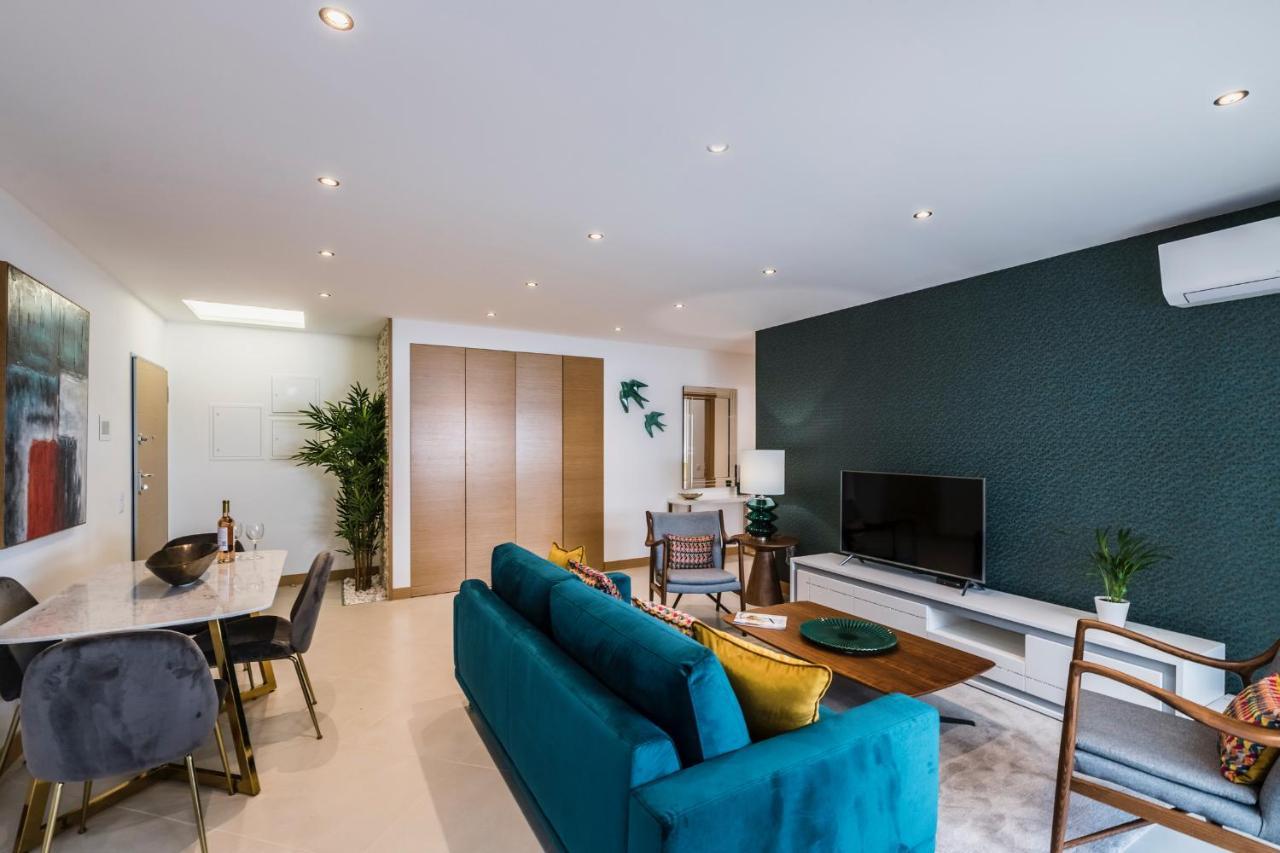 Coolhouses Lagos, 2 Bed Stylish City Flat, Rooftop Shared Pool, Clayheart المظهر الخارجي الصورة