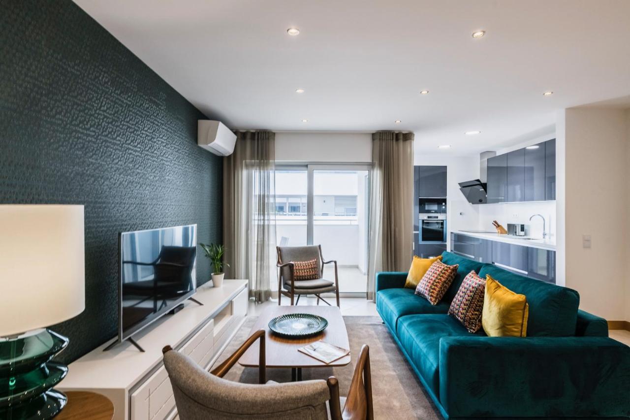 Coolhouses Lagos, 2 Bed Stylish City Flat, Rooftop Shared Pool, Clayheart المظهر الخارجي الصورة