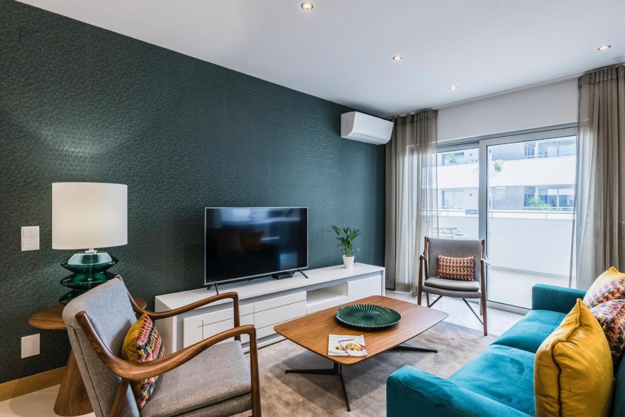 Coolhouses Lagos, 2 Bed Stylish City Flat, Rooftop Shared Pool, Clayheart المظهر الخارجي الصورة