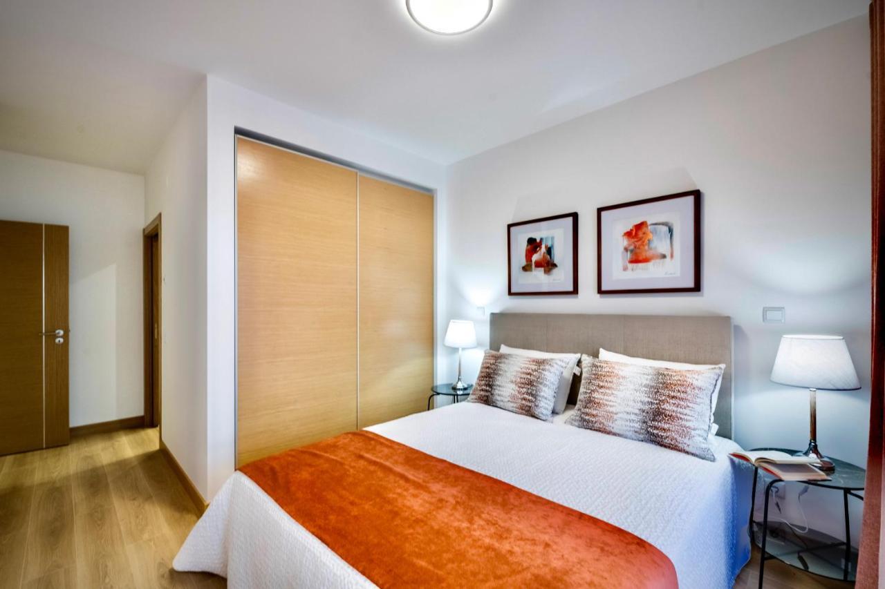 Coolhouses Lagos, 2 Bed Stylish City Flat, Rooftop Shared Pool, Clayheart المظهر الخارجي الصورة