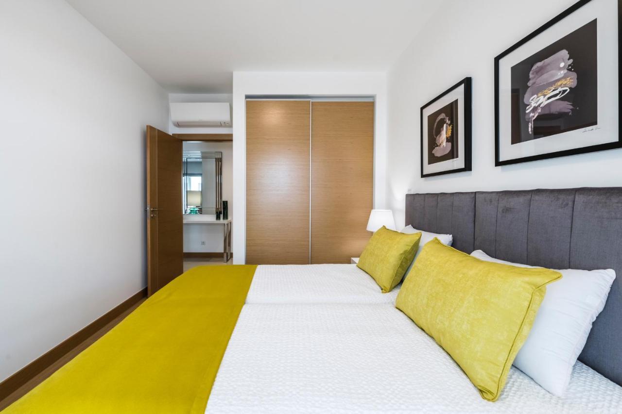 Coolhouses Lagos, 2 Bed Stylish City Flat, Rooftop Shared Pool, Clayheart المظهر الخارجي الصورة